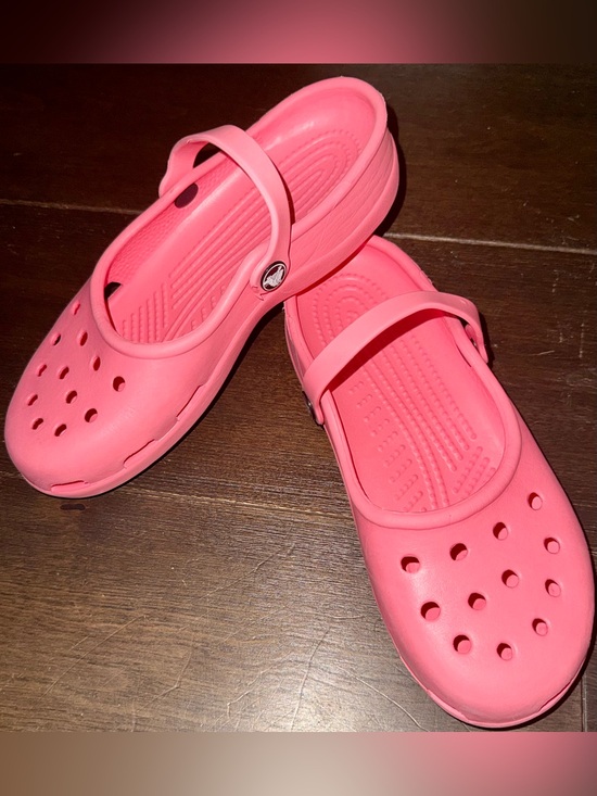 CROCS Shoes - Crocs Mary Jane Shoes Women’s Size 8 Pink / Coral color Slip-On Comfort Clogs